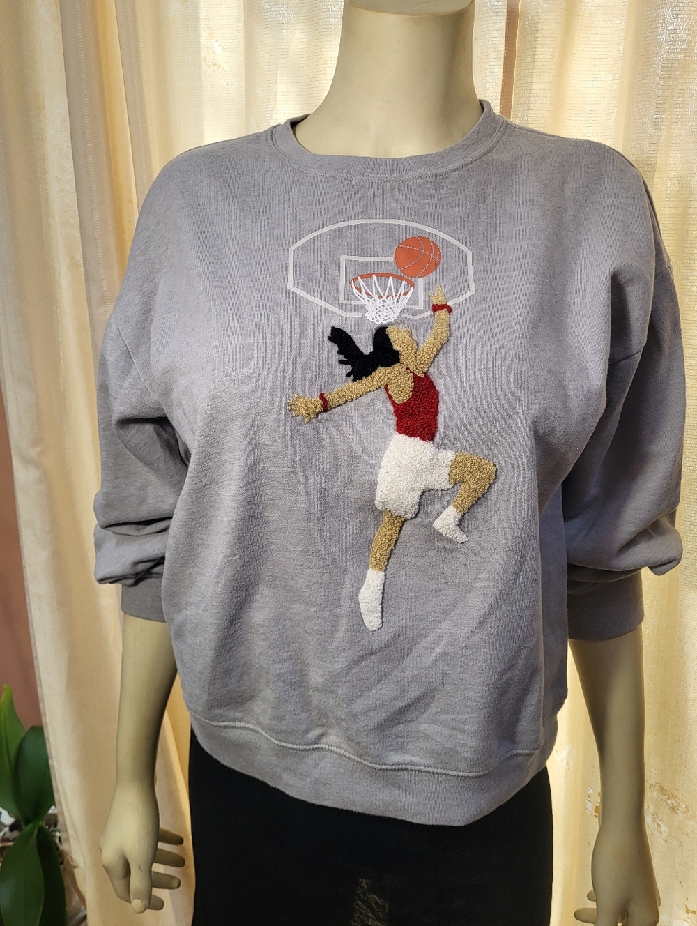 Girls' Size 14/16 Gray Embroidered Basketball Crewneck Sweatshirt
